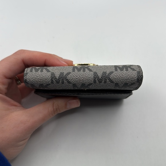 Michael Kors Bridgette Triflod Coin Case Wallet Black Gray Gold Logo Monogram - Picture 6 of 16